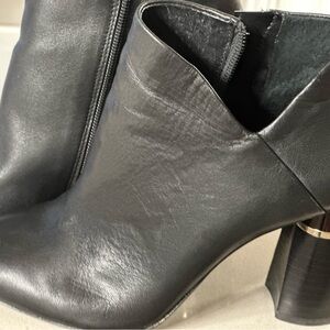ANTONIO MELANI Black Leather Ankle Booties